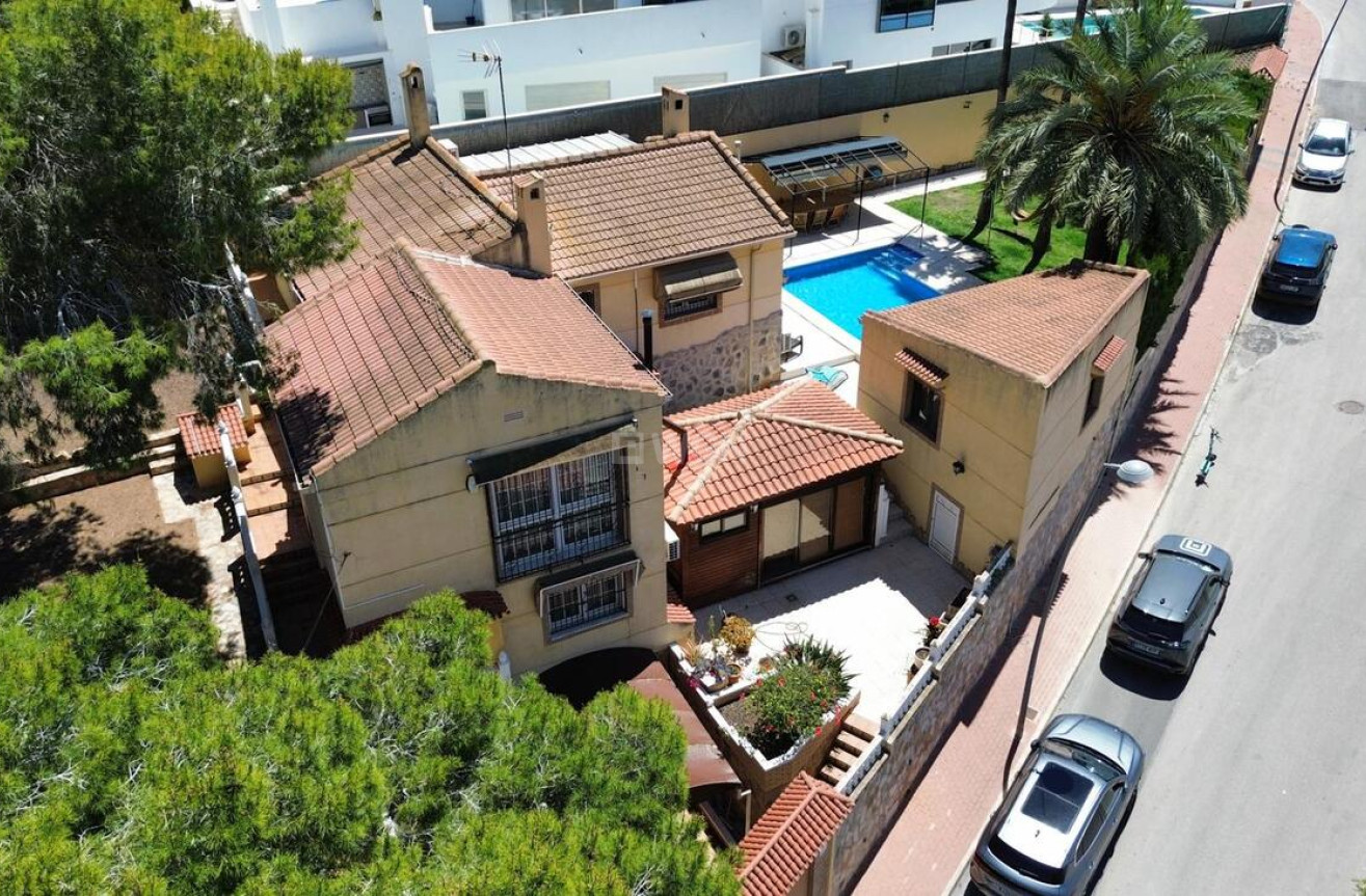 Odsprzedaż - Villa - Los Balcones - Costa Blanca
