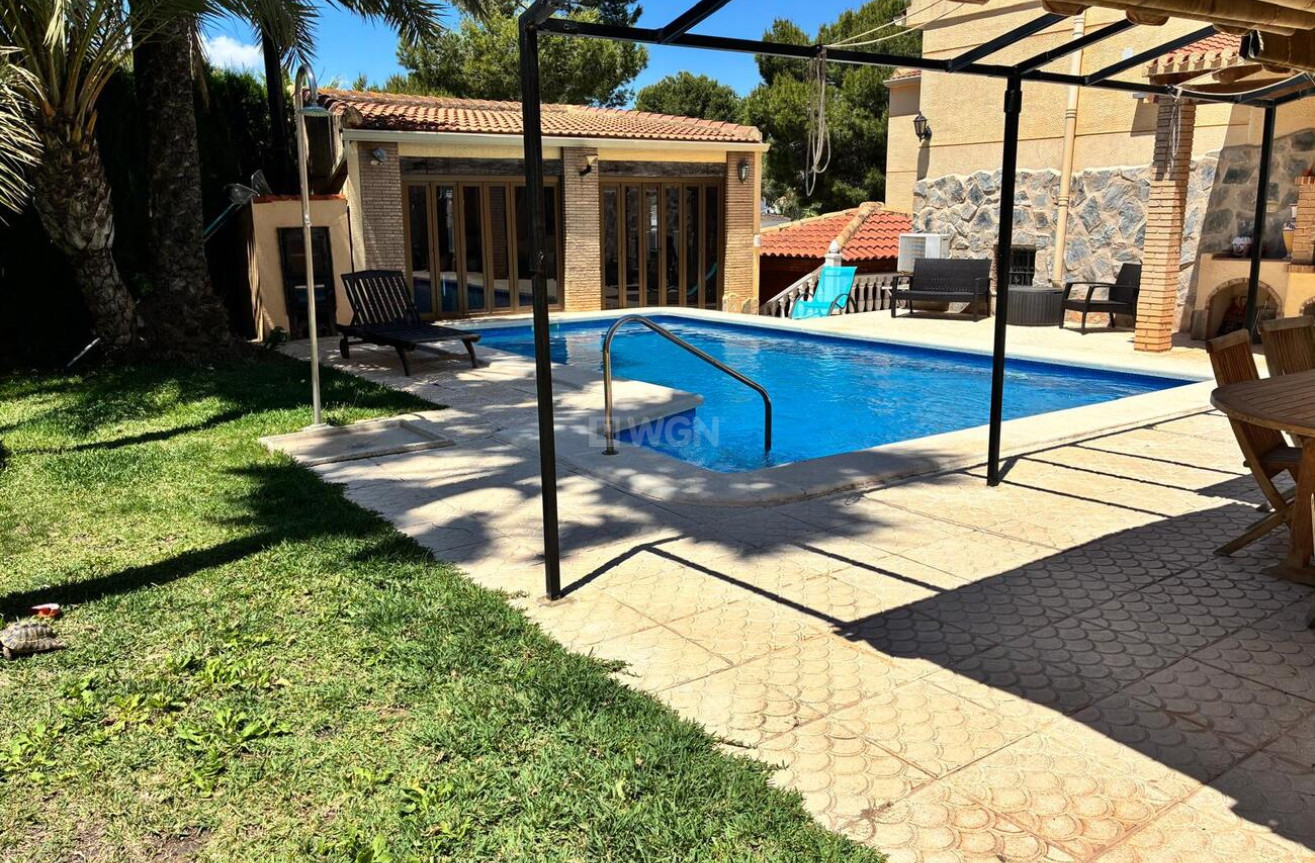 Odsprzedaż - Villa - Los Balcones - Costa Blanca