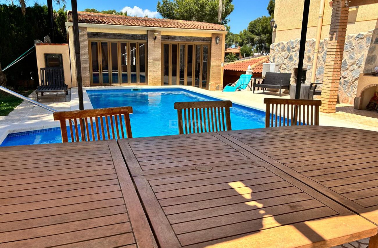 Odsprzedaż - Villa - Los Balcones - Costa Blanca