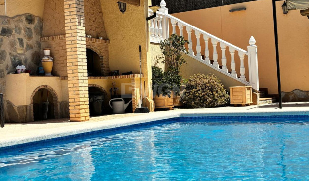 Odsprzedaż - Villa - Los Balcones - Costa Blanca