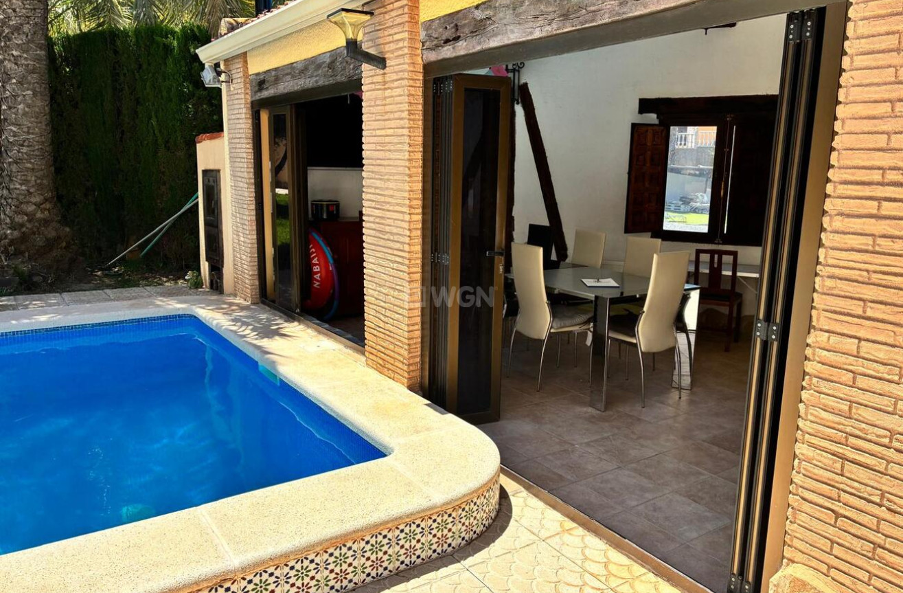 Odsprzedaż - Villa - Los Balcones - Costa Blanca