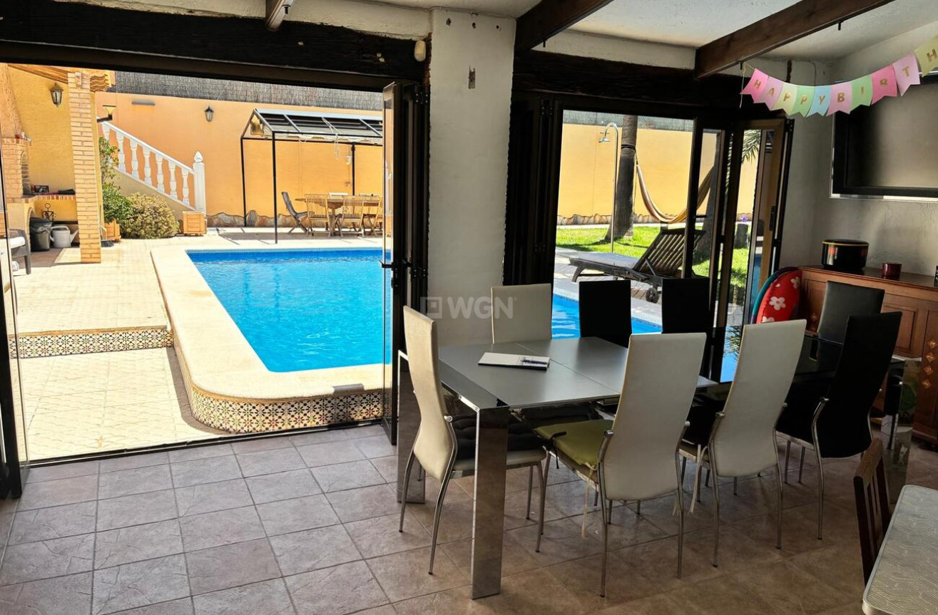 Odsprzedaż - Villa - Los Balcones - Costa Blanca