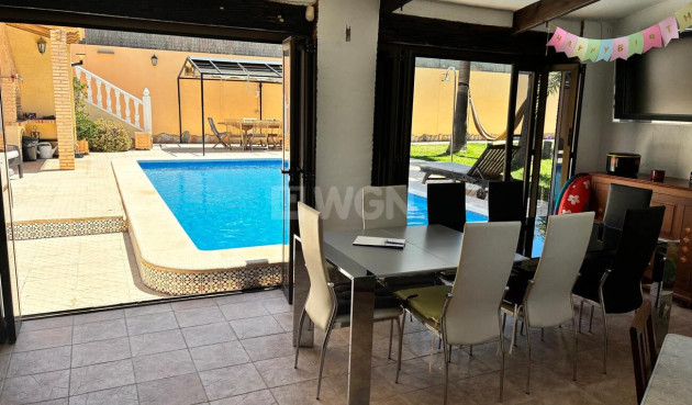 Odsprzedaż - Villa - Los Balcones - Costa Blanca
