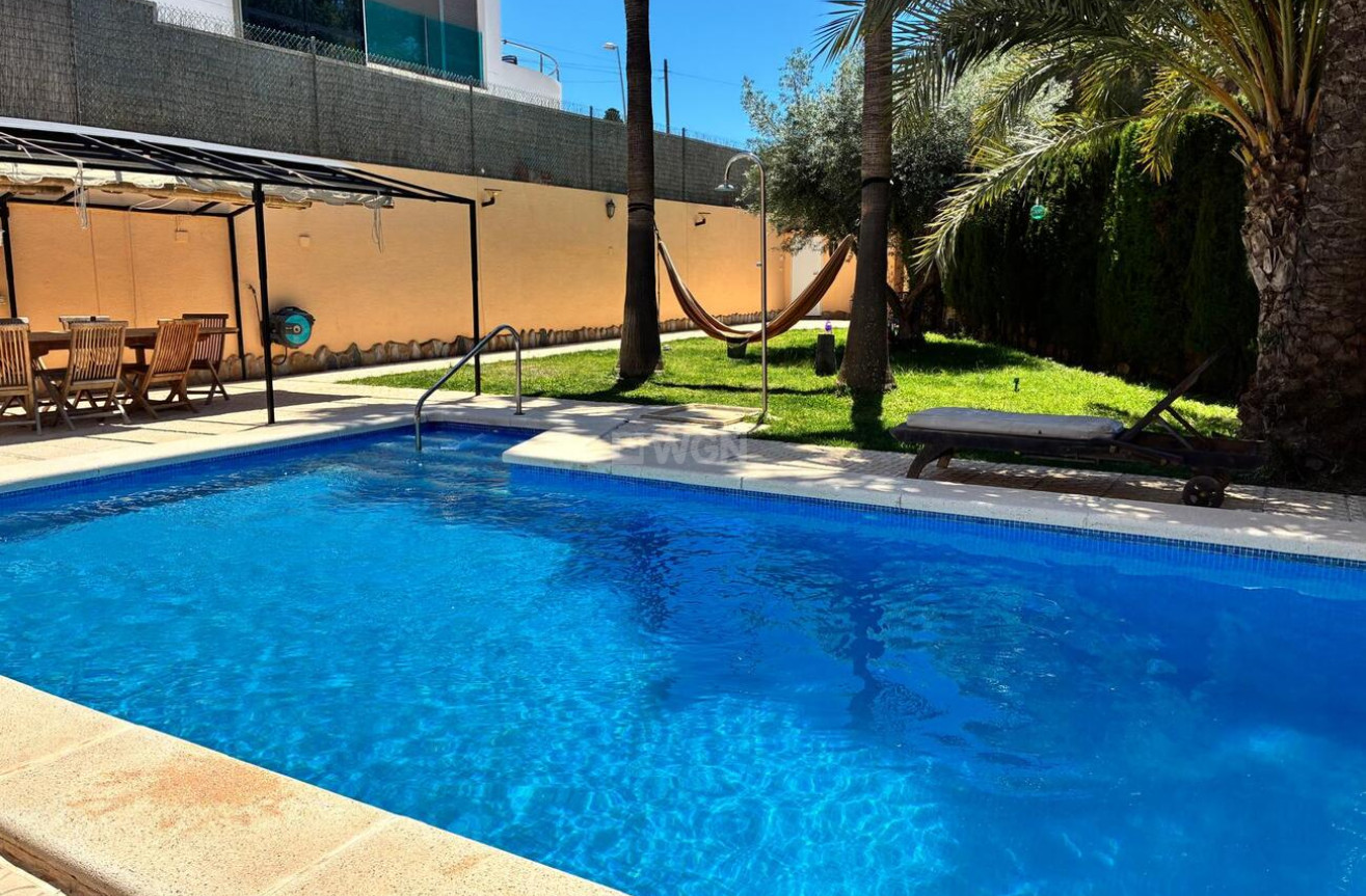 Odsprzedaż - Villa - Los Balcones - Costa Blanca