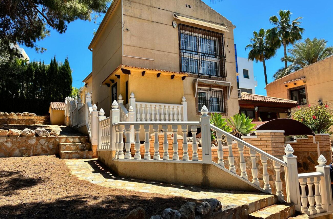 Odsprzedaż - Villa - Los Balcones - Costa Blanca