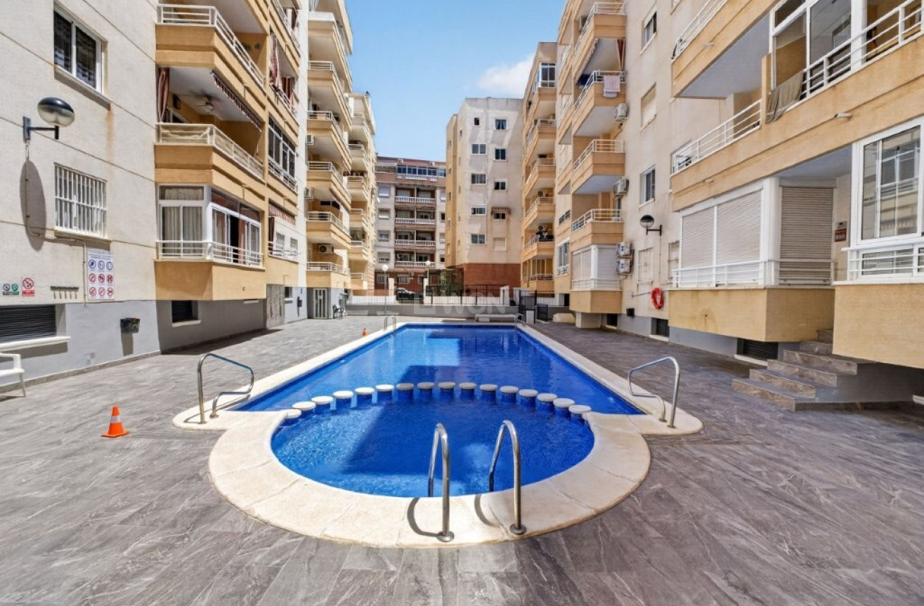 Odsprzedaż - Mieszkanie w bloku - Torrevieja - Costa Blanca