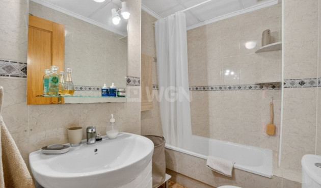 Odsprzedaż - Mieszkanie w bloku - Torrevieja - Costa Blanca