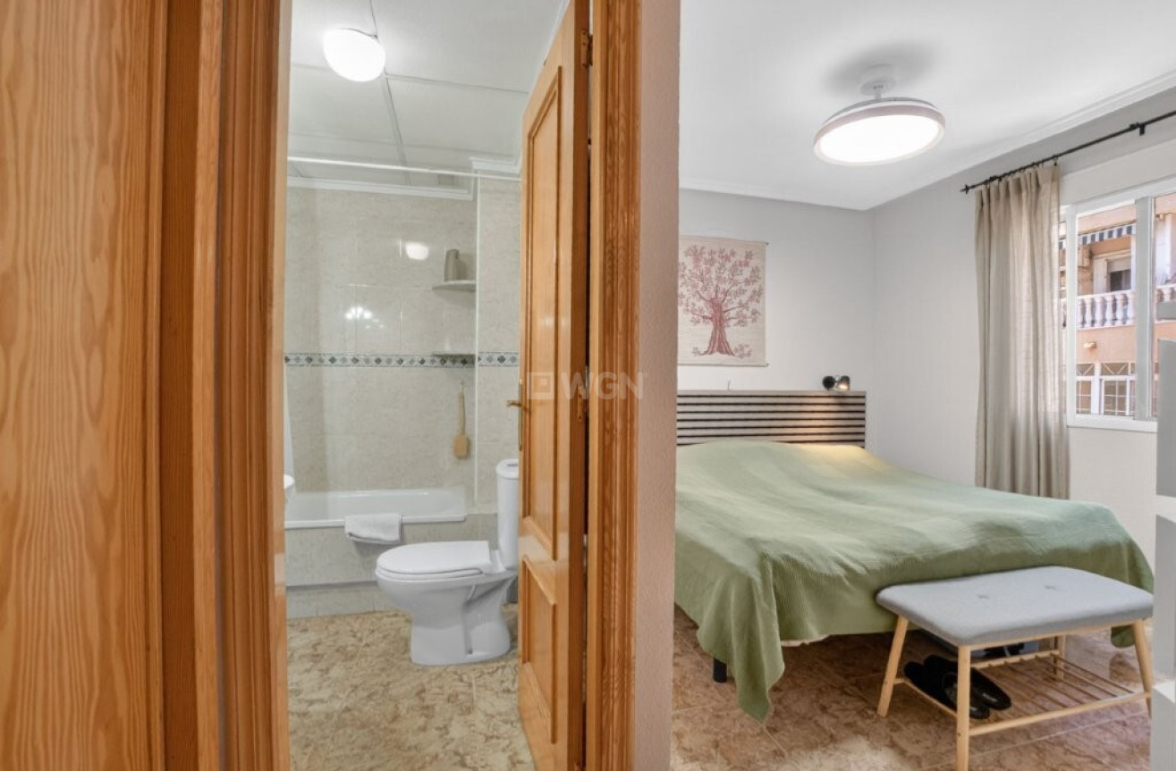 Odsprzedaż - Mieszkanie w bloku - Torrevieja - Costa Blanca