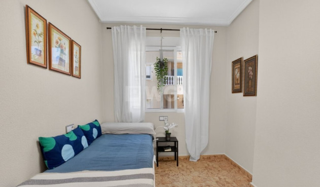 Odsprzedaż - Mieszkanie w bloku - Torrevieja - Costa Blanca