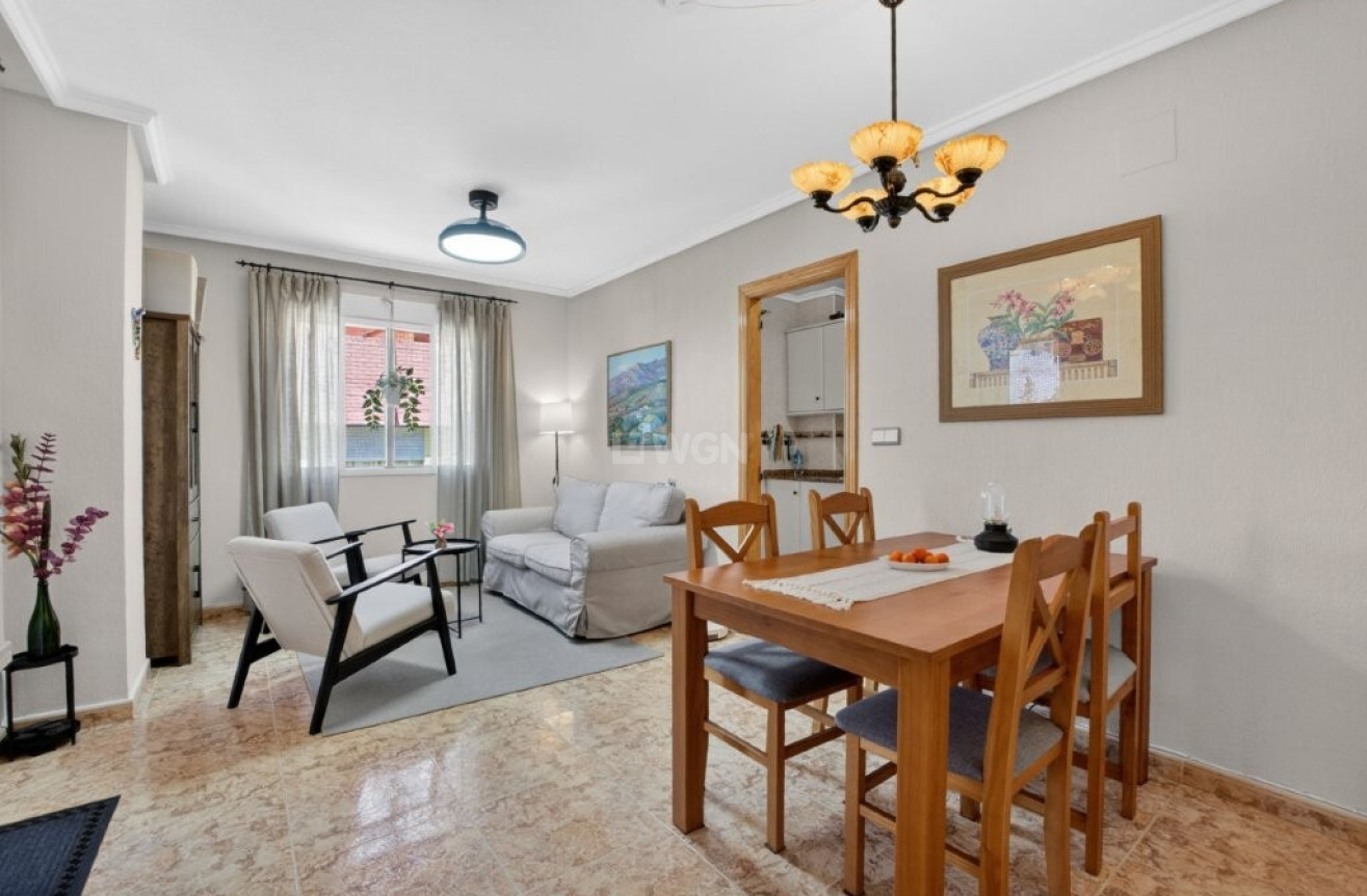 Odsprzedaż - Mieszkanie w bloku - Torrevieja - Costa Blanca