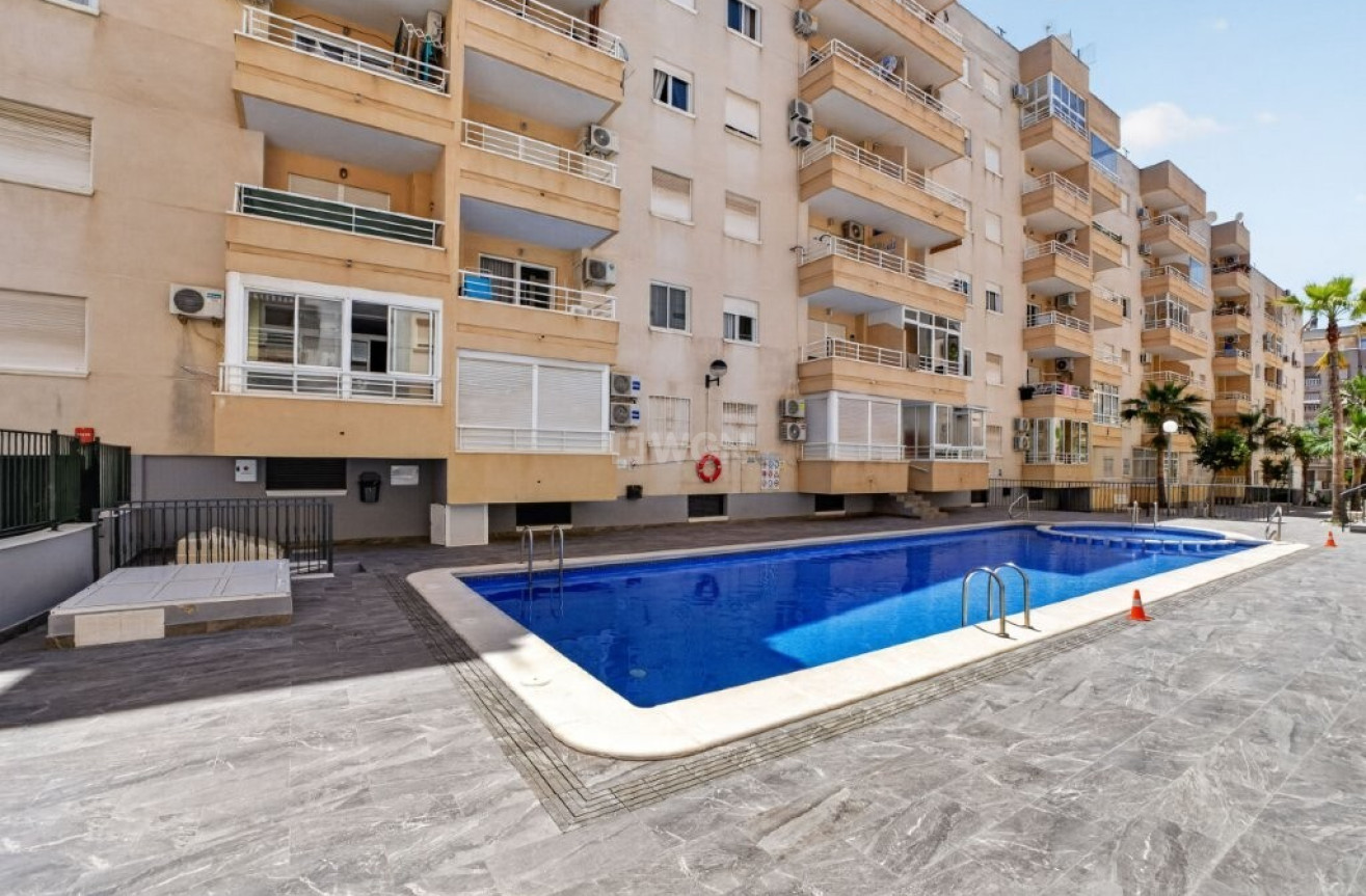 Odsprzedaż - Mieszkanie w bloku - Torrevieja - Costa Blanca