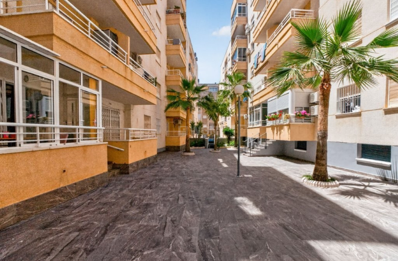 Odsprzedaż - Mieszkanie w bloku - Torrevieja - Costa Blanca
