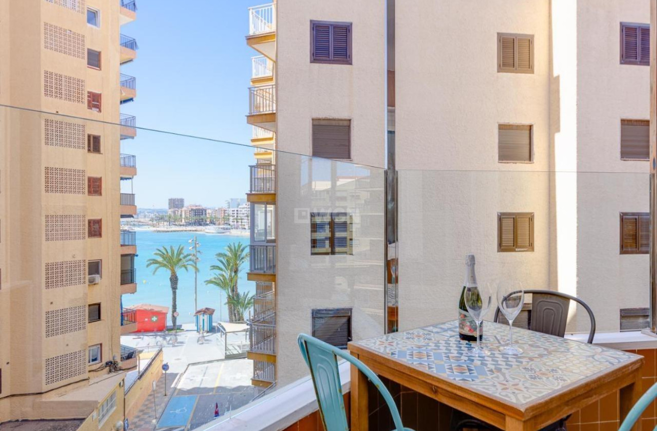 Odsprzedaż - Mieszkanie w bloku - Torrevieja - Playa del Cura