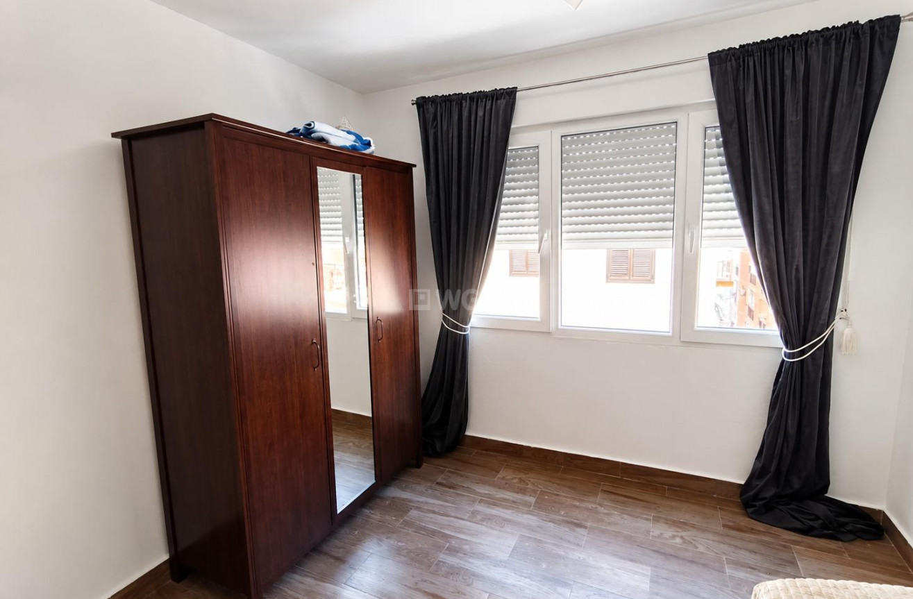 Odsprzedaż - Mieszkanie w bloku - Torrevieja - Playa del Cura