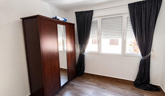 Odsprzedaż - Mieszkanie w bloku - Torrevieja - Playa del Cura