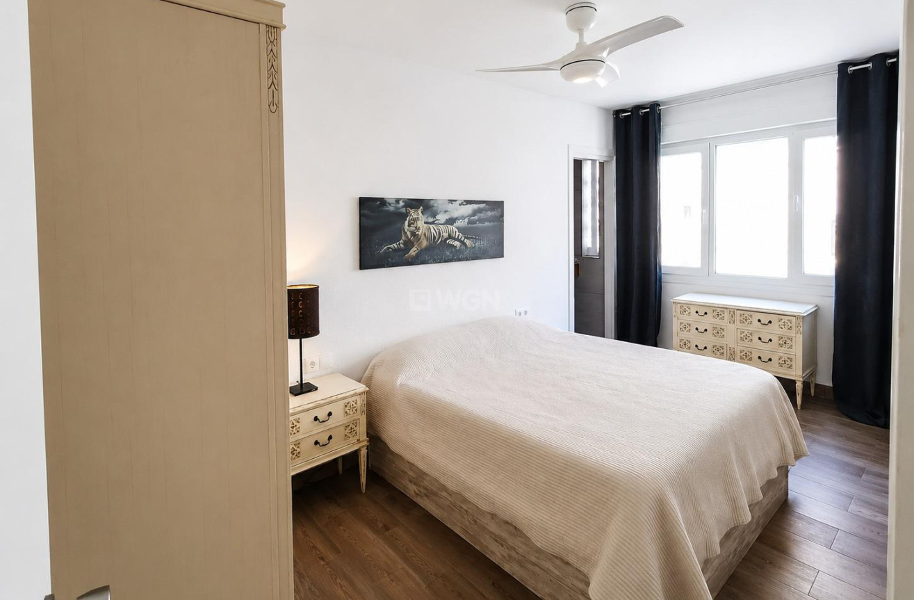 Odsprzedaż - Mieszkanie w bloku - Torrevieja - Playa del Cura