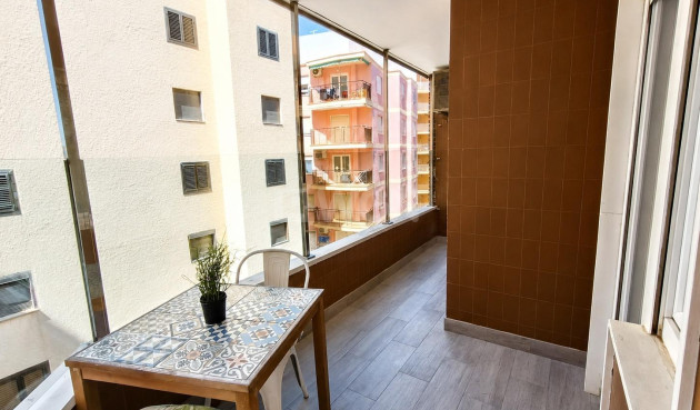 Odsprzedaż - Mieszkanie w bloku - Torrevieja - Playa del Cura