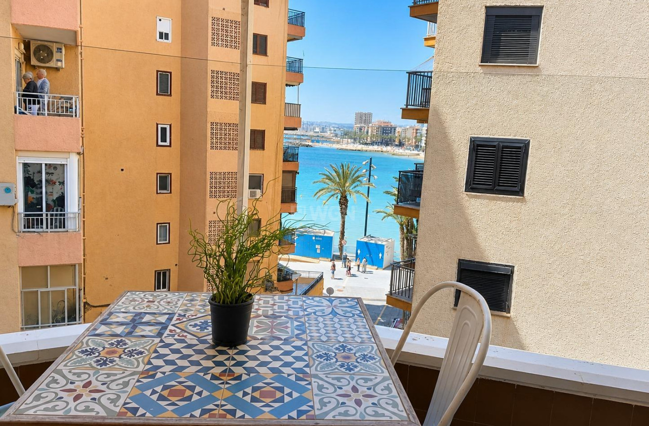Odsprzedaż - Mieszkanie w bloku - Torrevieja - Playa del Cura