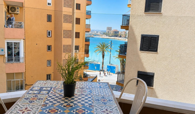 Odsprzedaż - Mieszkanie w bloku - Torrevieja - Playa del Cura