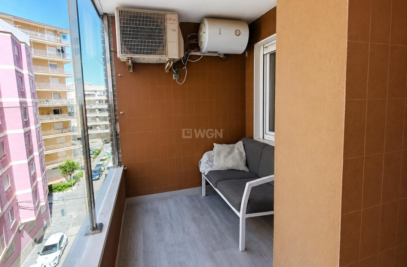 Odsprzedaż - Mieszkanie w bloku - Torrevieja - Playa del Cura