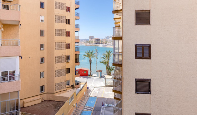 Odsprzedaż - Mieszkanie w bloku - Torrevieja - Playa del Cura