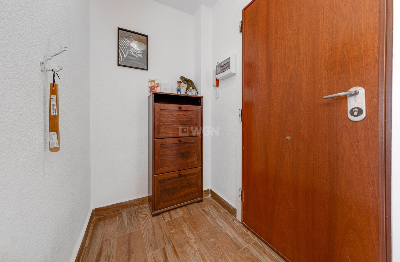 Odsprzedaż - Mieszkanie w bloku - Torrevieja - Playa del Cura