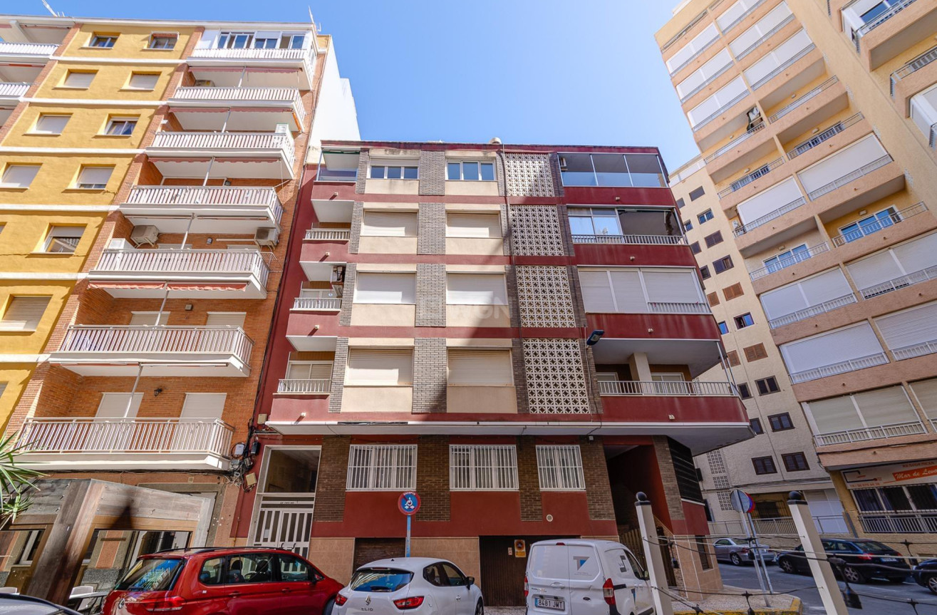 Odsprzedaż - Mieszkanie w bloku - Torrevieja - Playa del Cura