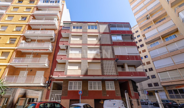 Odsprzedaż - Mieszkanie w bloku - Torrevieja - Playa del Cura