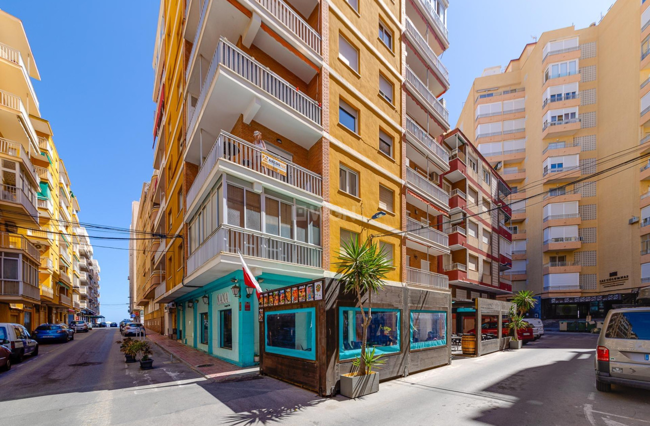 Odsprzedaż - Mieszkanie w bloku - Torrevieja - Playa del Cura