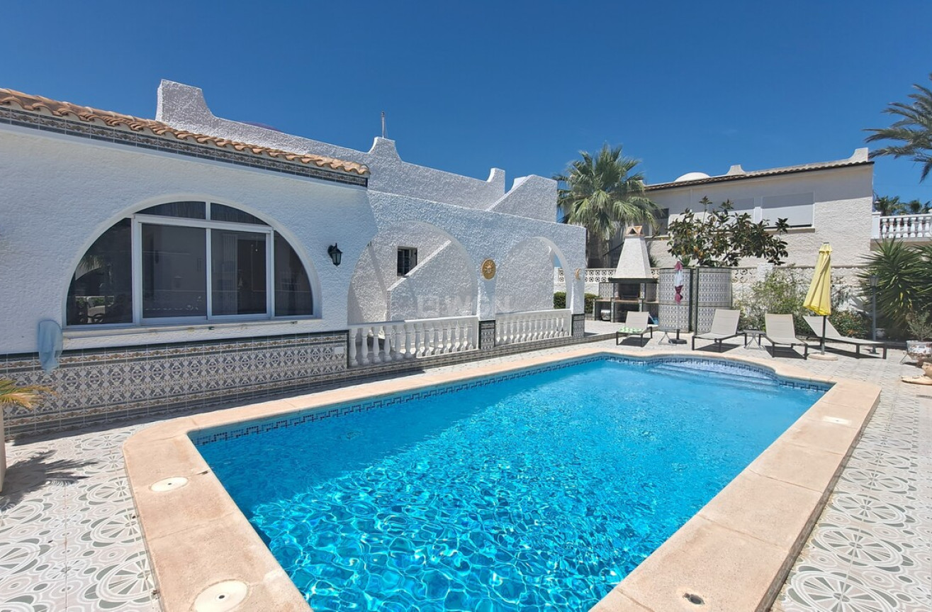 Odsprzedaż - Villa - San Miguel de Salinas - Inland