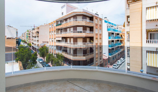 Odsprzedaż - Mieszkanie w bloku - Torrevieja - Costa Blanca