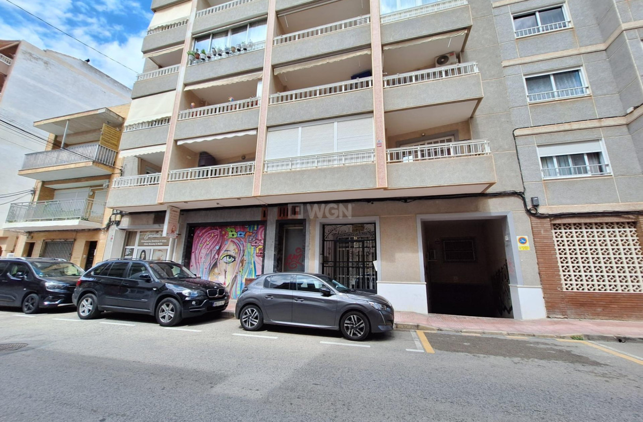 Odsprzedaż - Mieszkanie w bloku - Torrevieja - Playa de los Locos