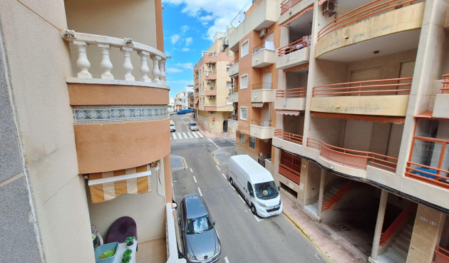 Odsprzedaż - Mieszkanie w bloku - Torrevieja - Playa de los Locos