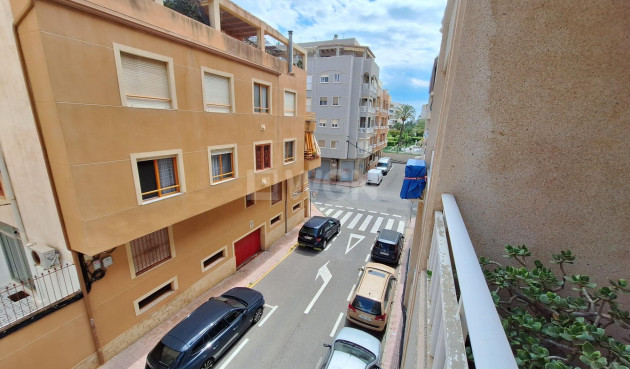 Odsprzedaż - Mieszkanie w bloku - Torrevieja - Playa de los Locos