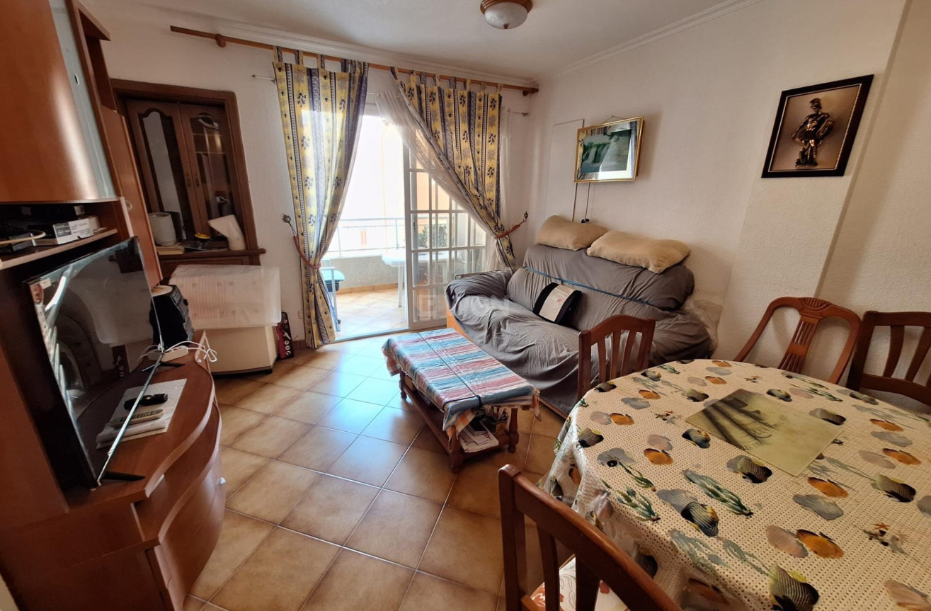 Odsprzedaż - Mieszkanie w bloku - Torrevieja - Playa de los Locos