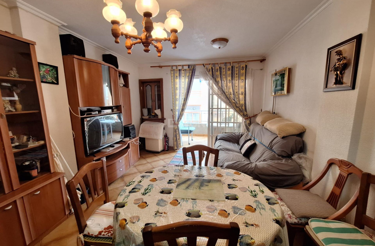 Odsprzedaż - Mieszkanie w bloku - Torrevieja - Playa de los Locos