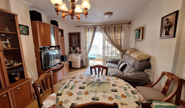 Odsprzedaż - Mieszkanie w bloku - Torrevieja - Playa de los Locos