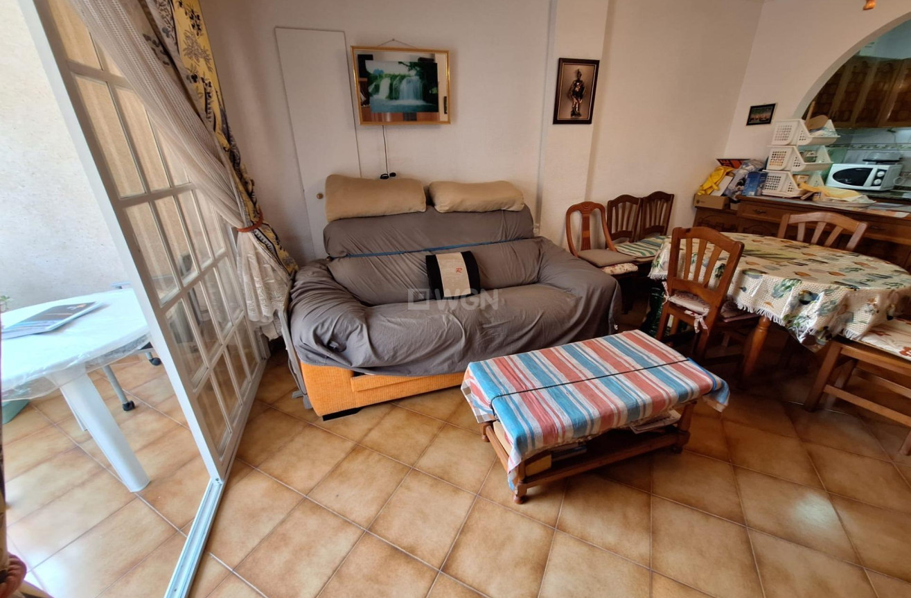 Odsprzedaż - Mieszkanie w bloku - Torrevieja - Playa de los Locos