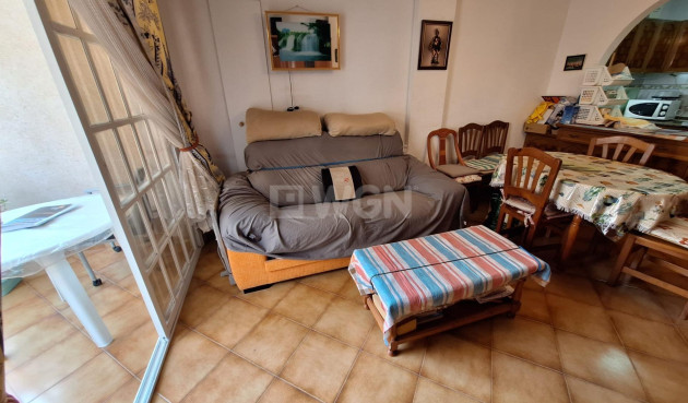 Odsprzedaż - Mieszkanie w bloku - Torrevieja - Playa de los Locos