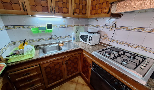 Odsprzedaż - Mieszkanie w bloku - Torrevieja - Playa de los Locos