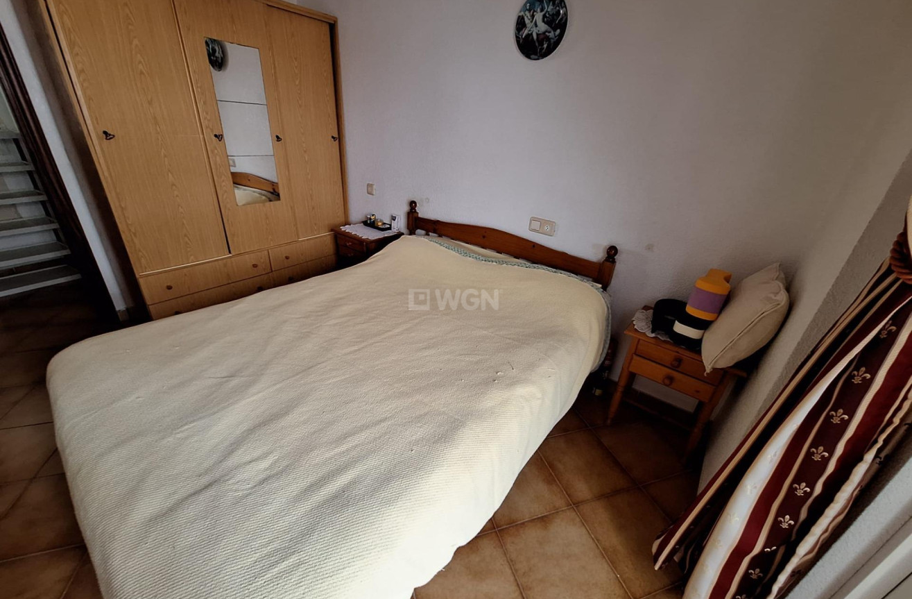Odsprzedaż - Mieszkanie w bloku - Torrevieja - Playa de los Locos