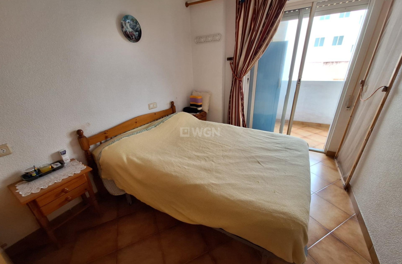 Odsprzedaż - Mieszkanie w bloku - Torrevieja - Playa de los Locos
