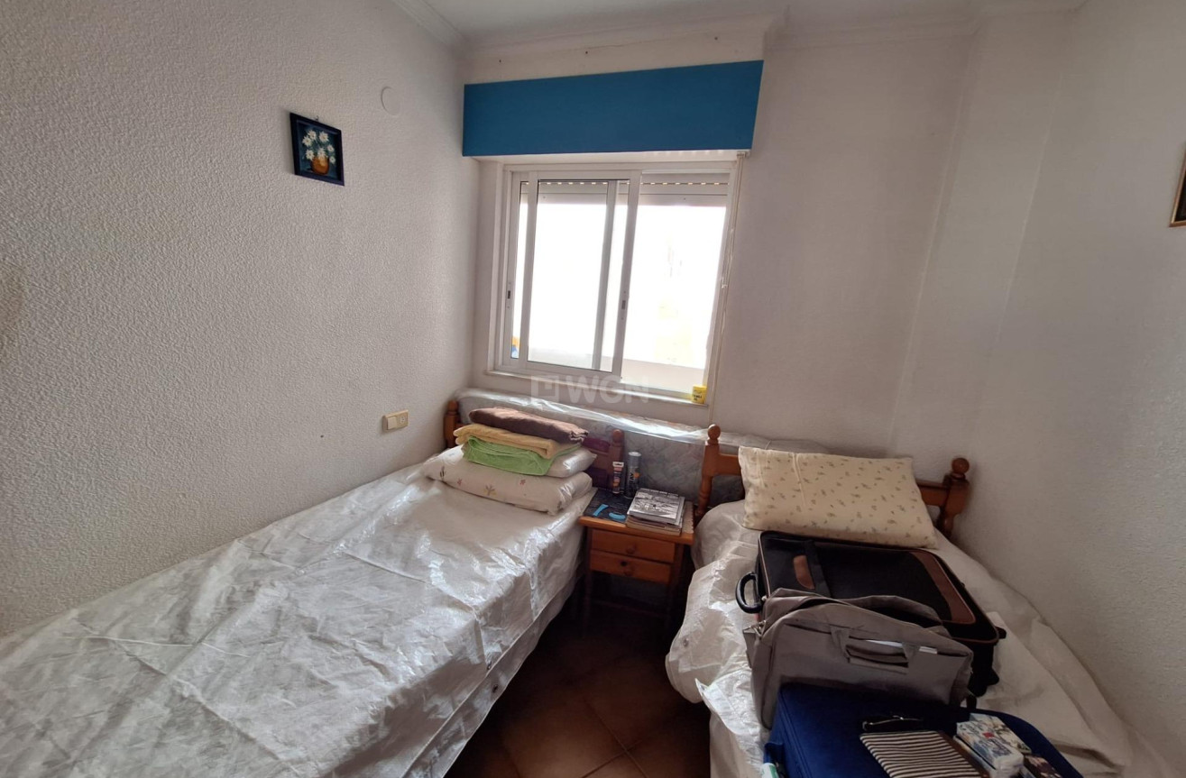 Odsprzedaż - Mieszkanie w bloku - Torrevieja - Playa de los Locos