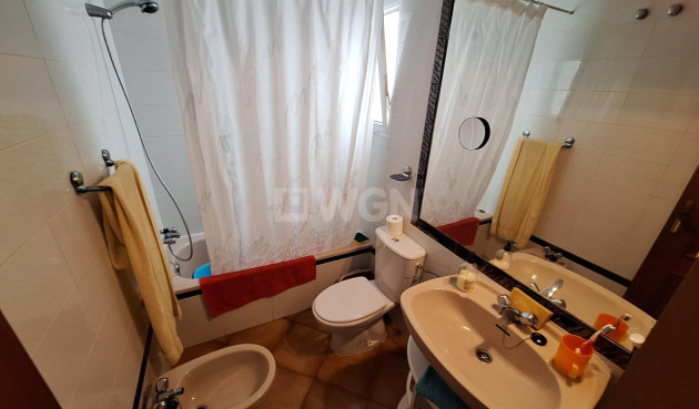 Odsprzedaż - Mieszkanie w bloku - Torrevieja - Playa de los Locos