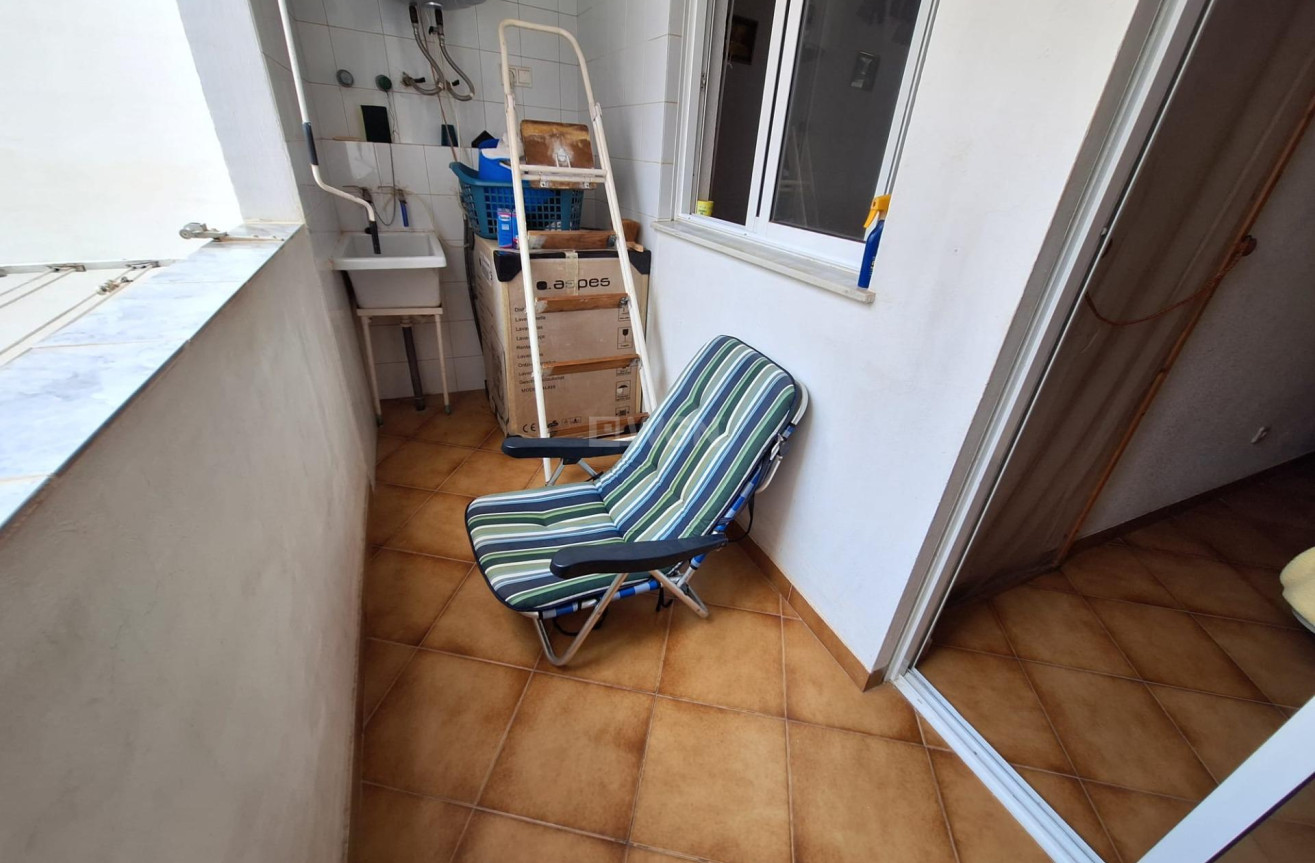 Odsprzedaż - Mieszkanie w bloku - Torrevieja - Playa de los Locos