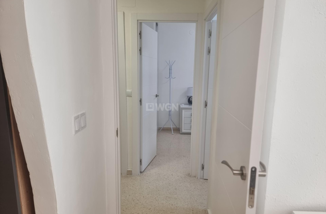 Odsprzedaż - Mieszkanie w bloku - Torrevieja - Playa de los Locos