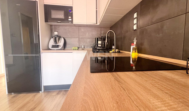 Odsprzedaż - Mieszkanie w bloku - Torrevieja - La Veleta