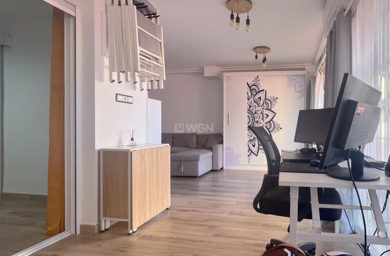 Odsprzedaż - Mieszkanie w bloku - Torrevieja - La Veleta