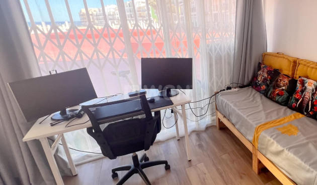 Odsprzedaż - Mieszkanie w bloku - Torrevieja - La Veleta