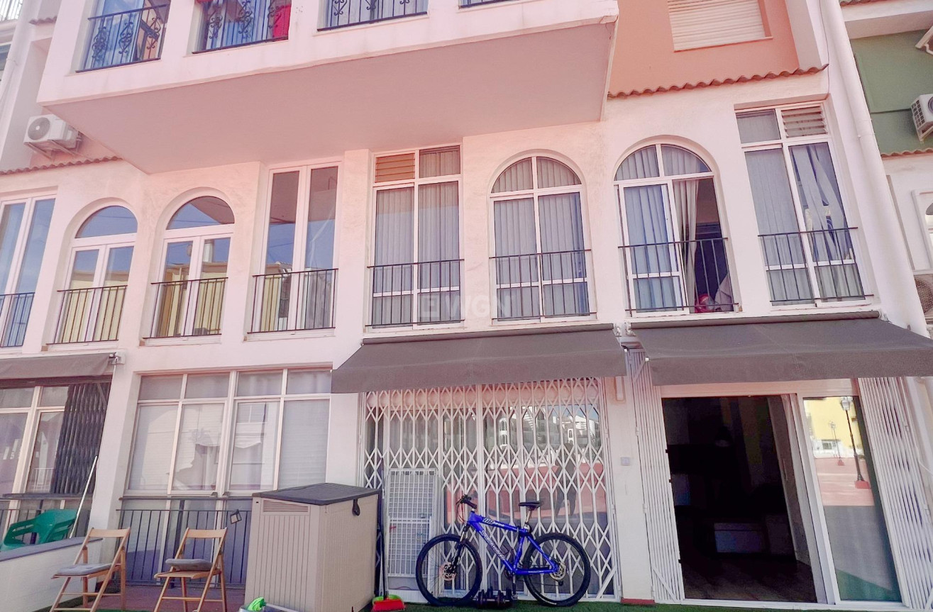 Odsprzedaż - Mieszkanie w bloku - Torrevieja - La Veleta